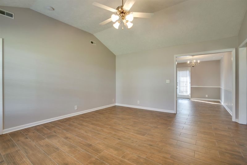 250 Niagra Ln, Murfreesboro, TN 37129