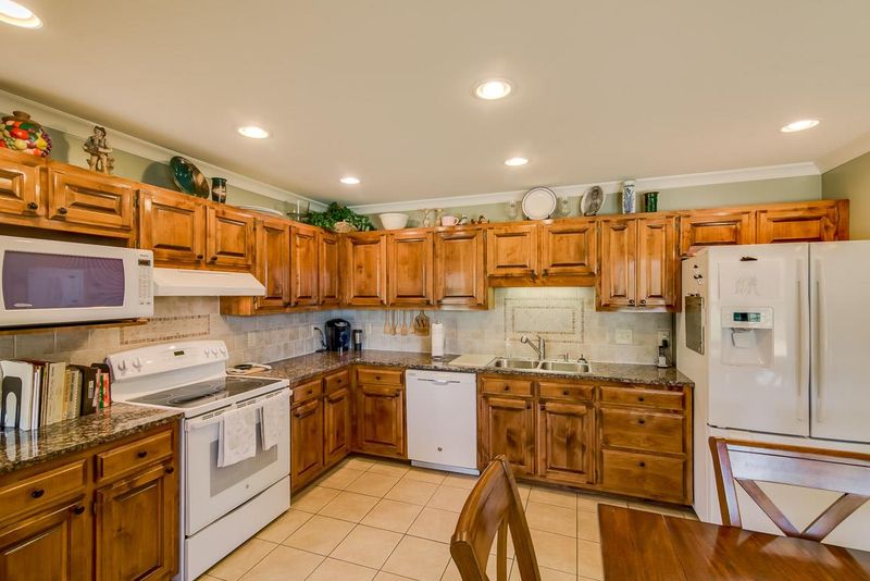 2410 Sulphur Springs Rd, Murfreesboro, TN 37129