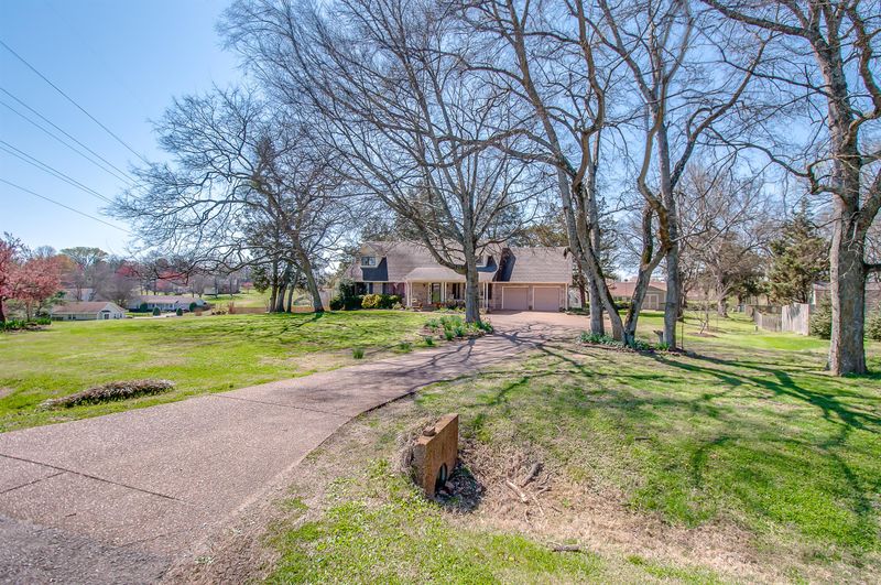215 Valleyview Dr, Franklin, TN 37064