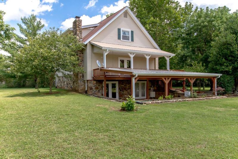 7736 Hughes Rd, Murfreesboro, TN 37127