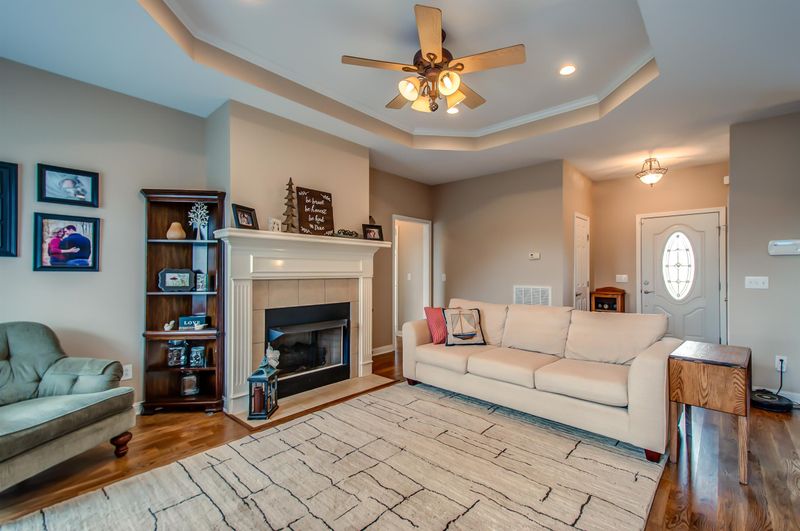 1400 Triple Crown Ct, Columbia, TN 38401