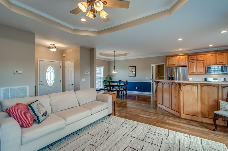 1400 Triple Crown Ct, Columbia, TN 38401