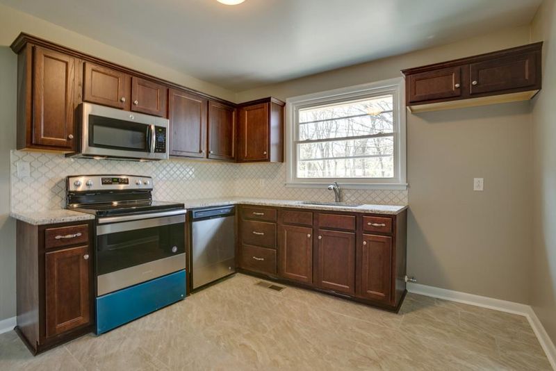 1022 Brookfield Dr, Murfreesboro, TN 37130