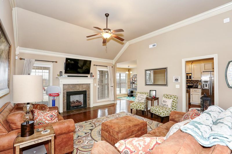 14527 Norfleet Dr, Athens, AL 35613