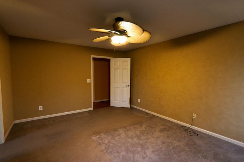 1318 Knight Dr, Murfreesboro, TN 37128