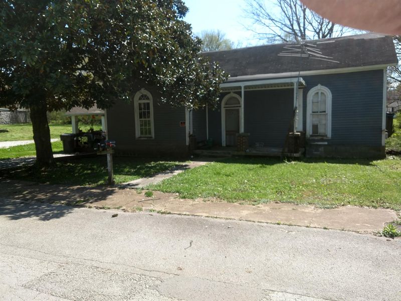 417 W 11th St, Columbia, TN 38401