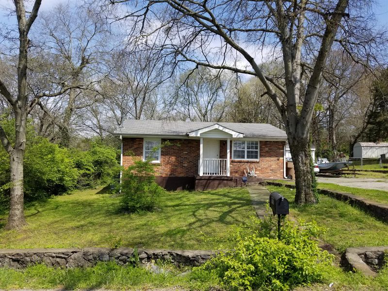 921 Youngs Ln, Nashville, TN 37207