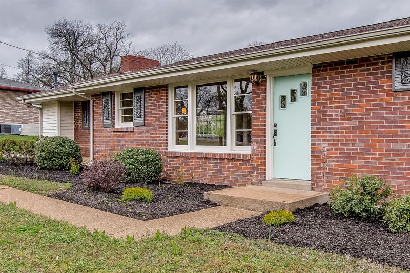 703 Lemont Dr, Nashville, TN 37216