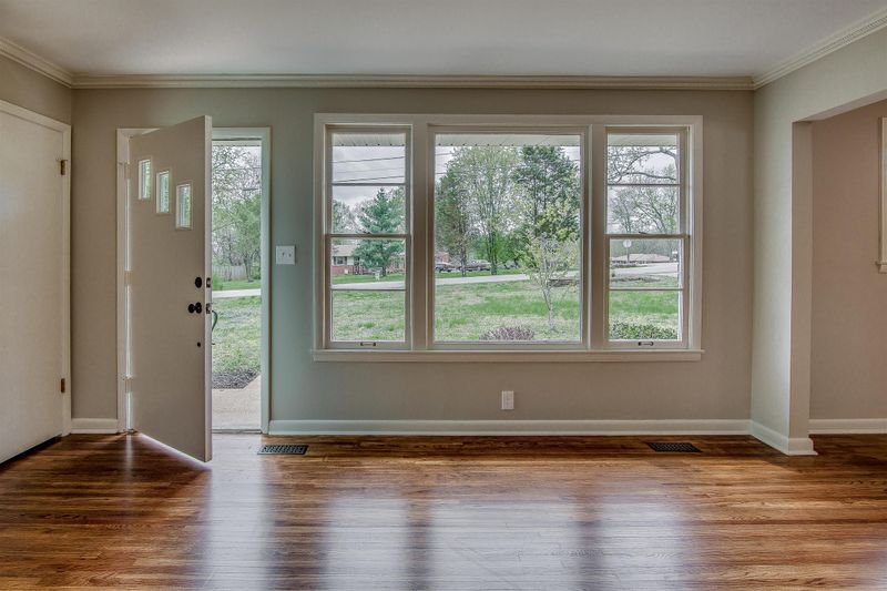703 Lemont Dr, Nashville, TN 37216