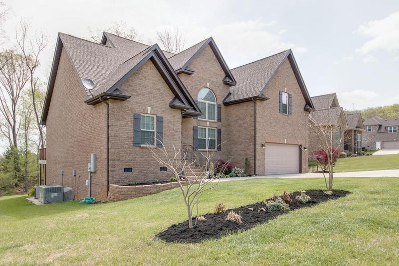 3739 Berryhill Dr, Murfreesboro, TN 37127