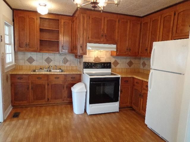 2130 Thomas Ave, Columbia, TN 38401