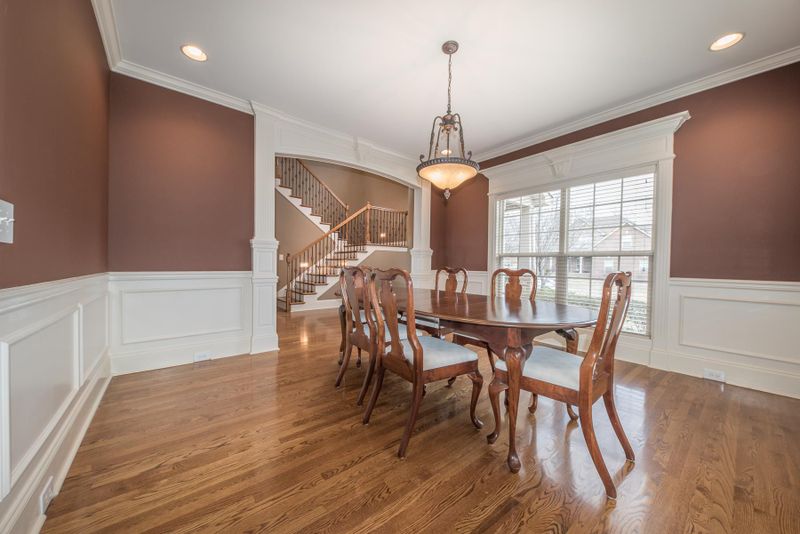 2042 Higgins Ln, Murfreesboro, TN 37130