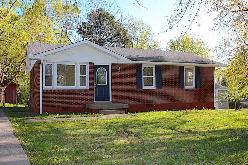 2200 Yount Dr, Greenbrier, TN 37073
