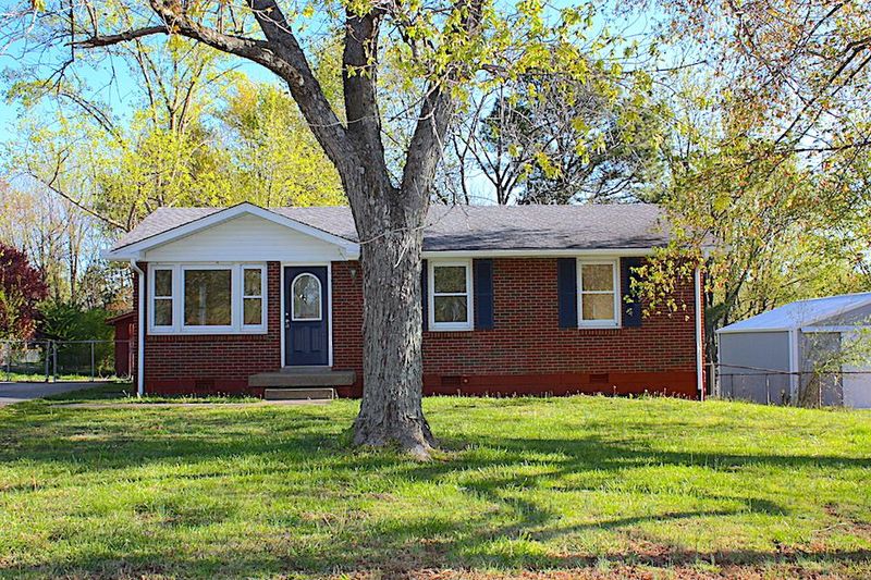 2200 Yount Dr, Greenbrier, TN 37073