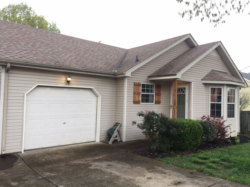 210 Heritage Cir E, La Vergne, TN 37086