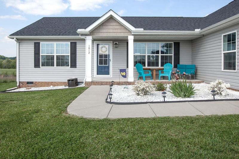 1012 Mccormick Xing, Spring Hill, TN 37174