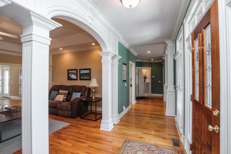 2836 N Thompson Ln, Murfreesboro, TN 37129