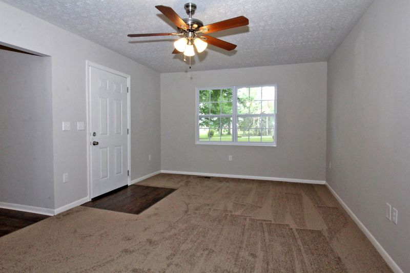 594 White Rd, Portland, TN 37148