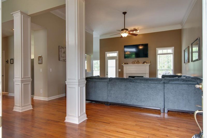 2907 Comer Dr, Murfreesboro, TN 37128