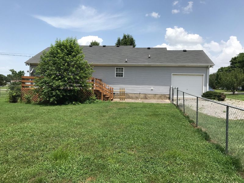 1243 Aurora Dr, Murfreesboro, TN 37129