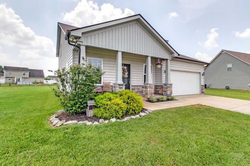 623 Creekbend Ln, Murfreesboro, TN 37129