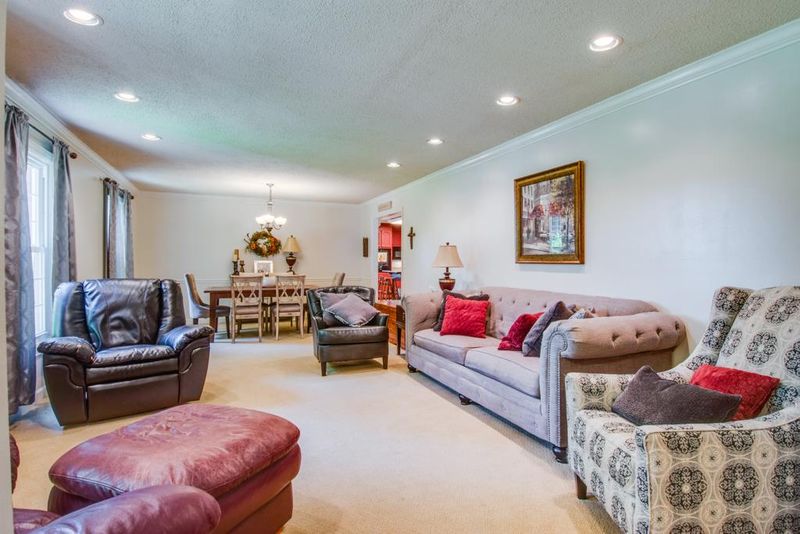 2201 Woodmont Dr, Springfield, TN 37172