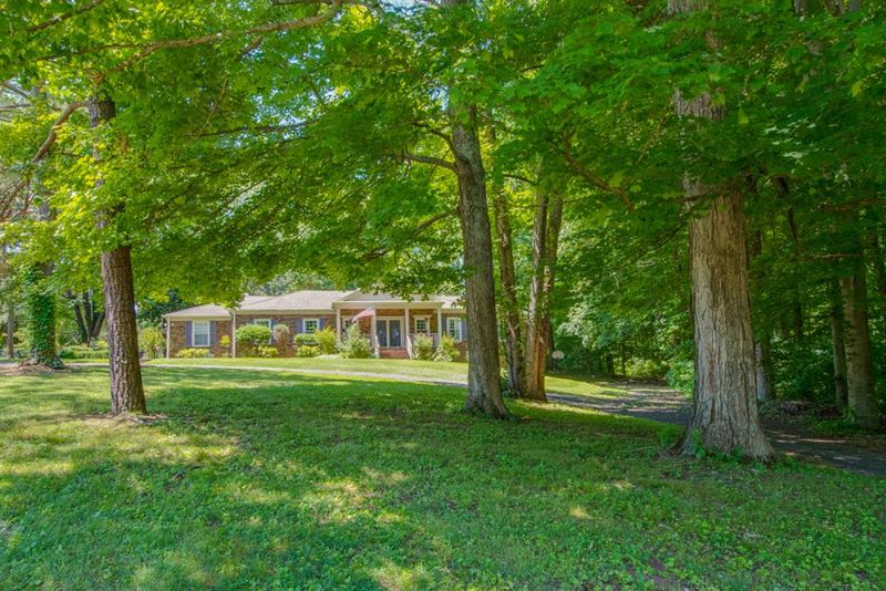 2201 Woodmont Dr, Springfield, TN 37172
