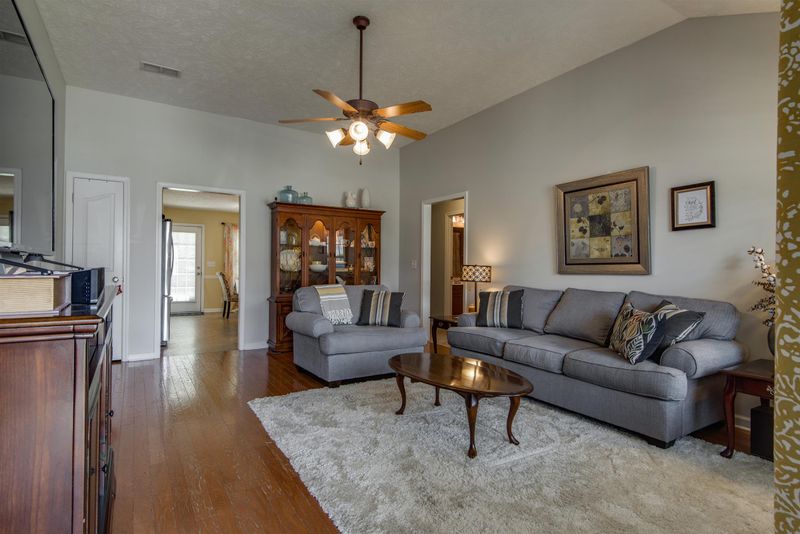 9049 Ristau Dr, Antioch, TN 37013