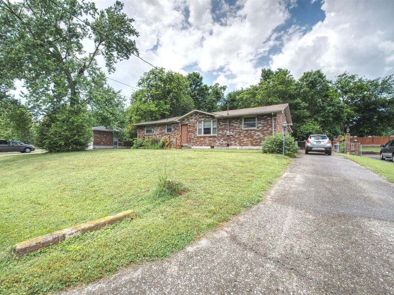 7007 Bonnavent Dr, Hermitage, TN 37076
