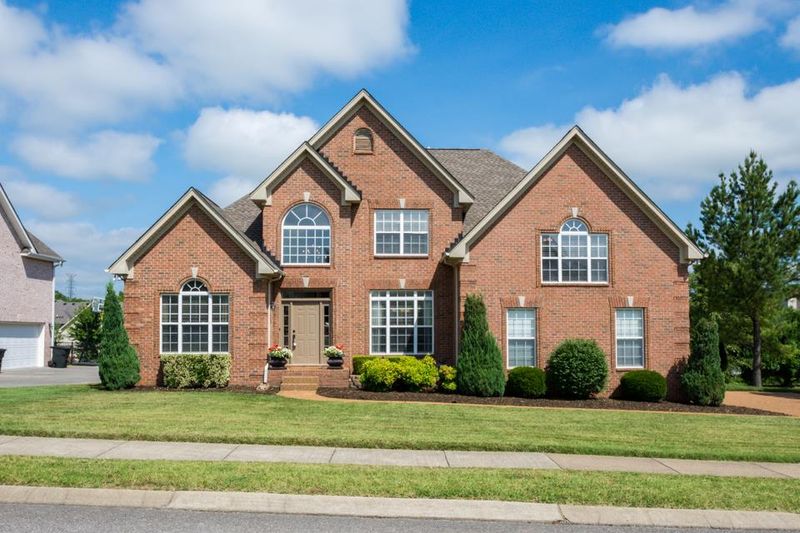 102 Cedar Ridge Ln, Hendersonville, TN 37075