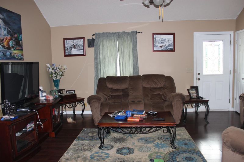 1033 Gary Ct, Murfreesboro, TN 37128