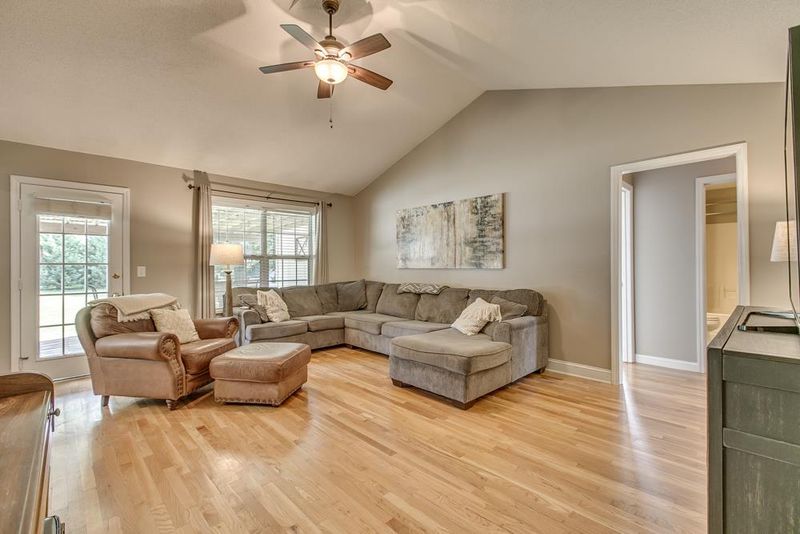 114 Inglewood Ct, Murfreesboro, TN 37127