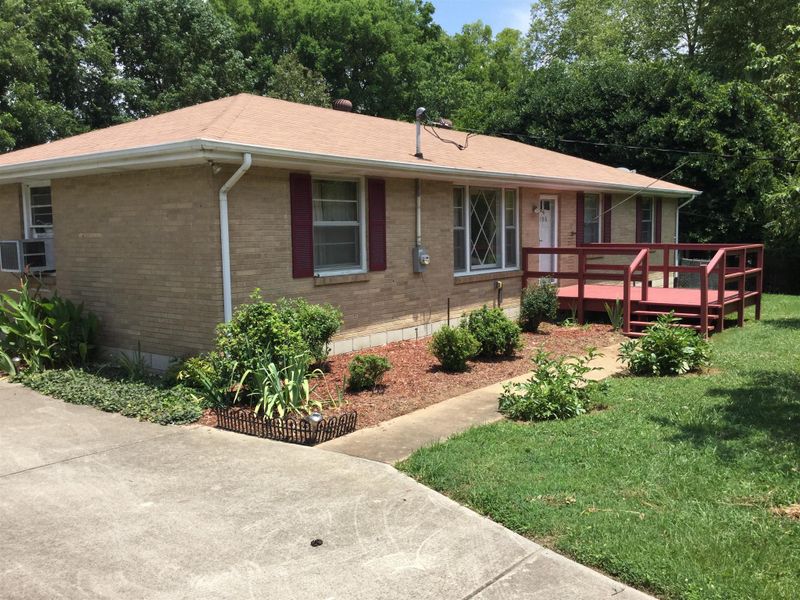 106 Circle Dr, Hendersonville, TN 37075
