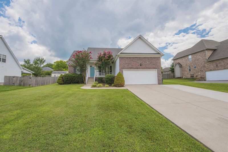 2178 Loudenslager Dr, Thompsons Station, TN 37179