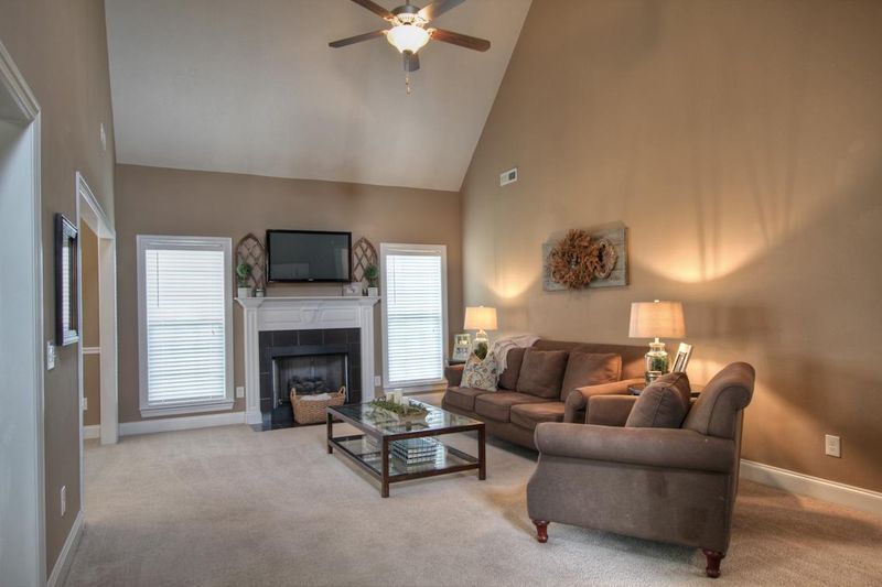 1126 Pinnacle Hills Dr, Murfreesboro, TN 37128