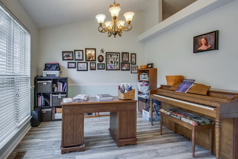 521 Leslie Ann Ct, Hermitage, TN 37076