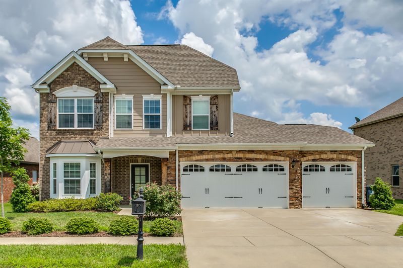 2624 Paddock Park Dr, Thompsons Station, TN 37179
