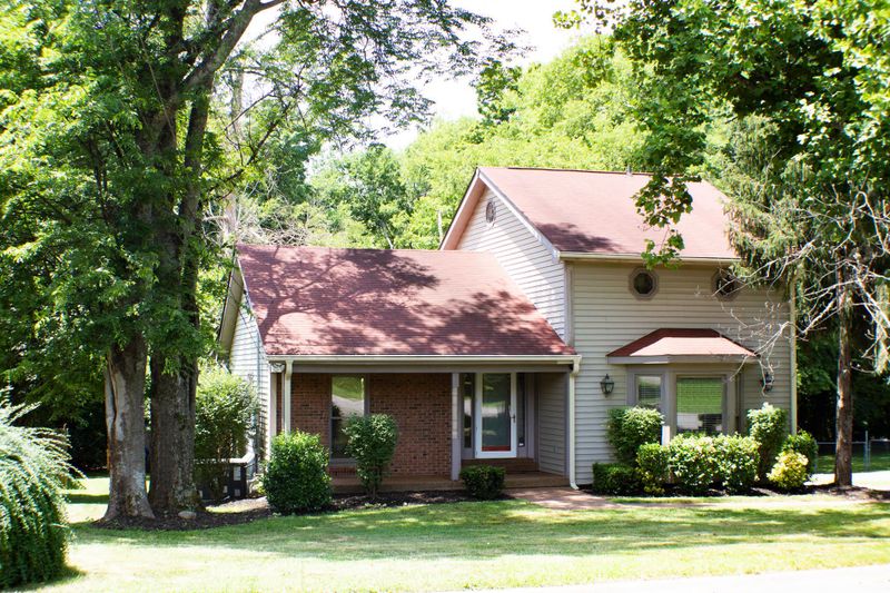 1412 Hilltop Dr, Mount Juliet, TN 37122