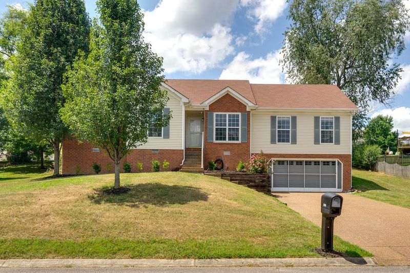 2761 Aston Woods Ln, Thompsons Station, TN 37179