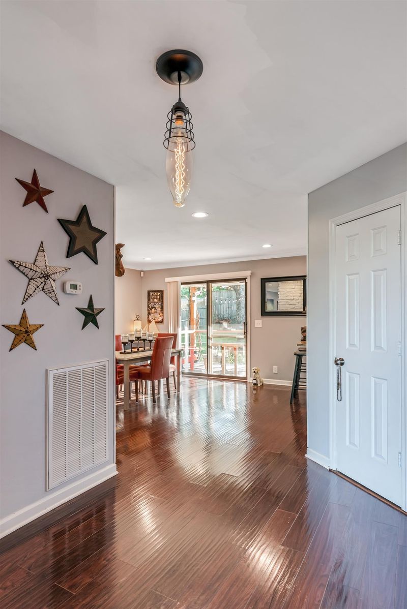 601 Bluewater Dr, Nashville, TN 37217