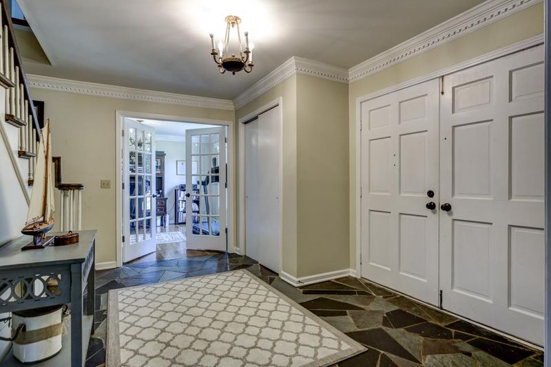 813 Forest Hills Dr, Nashville, TN 37220