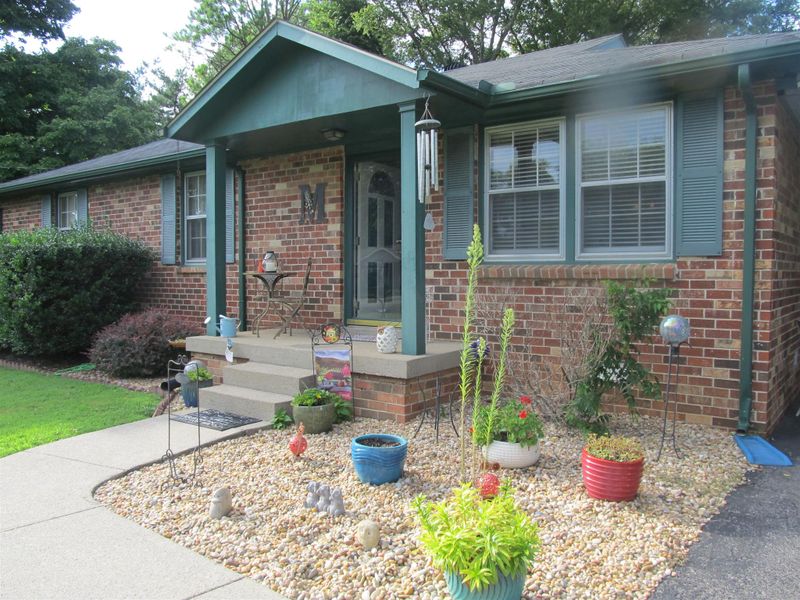 7004 Forrest Ln, Murfreesboro, TN 37129