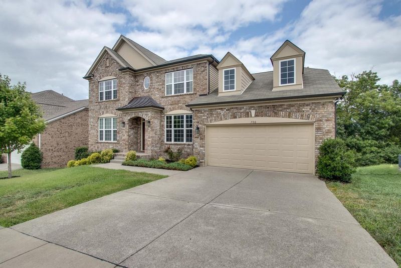 706 Crestmark Dr, Mount Juliet, TN 37122