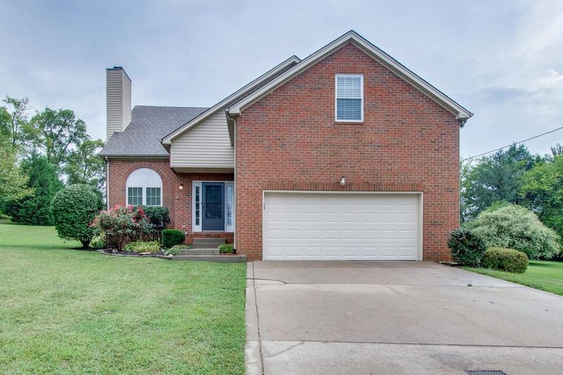 125 Victoria Ln E, Hendersonville, TN 37075