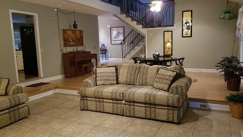 2527 Barwood Dr, Greenbrier, TN 37073