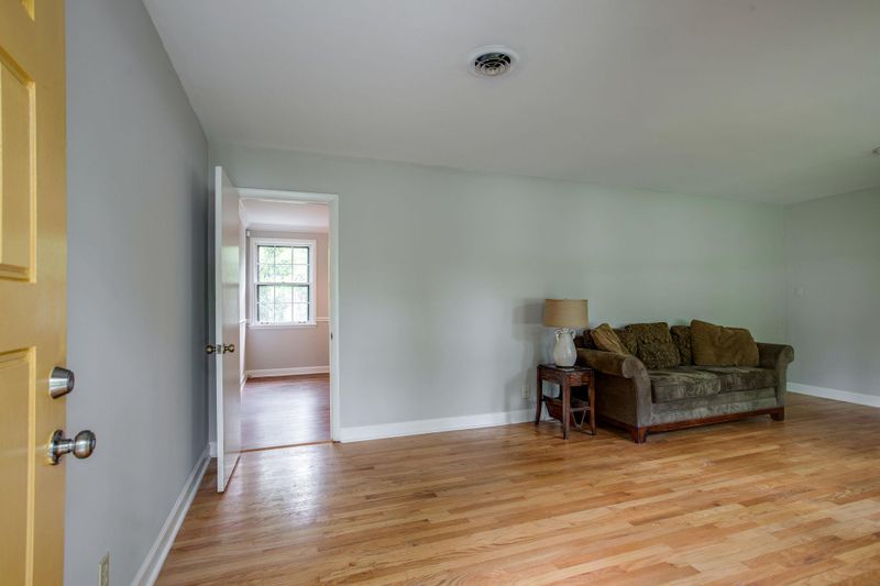 4709 Langston Dr, Nashville, TN 37211