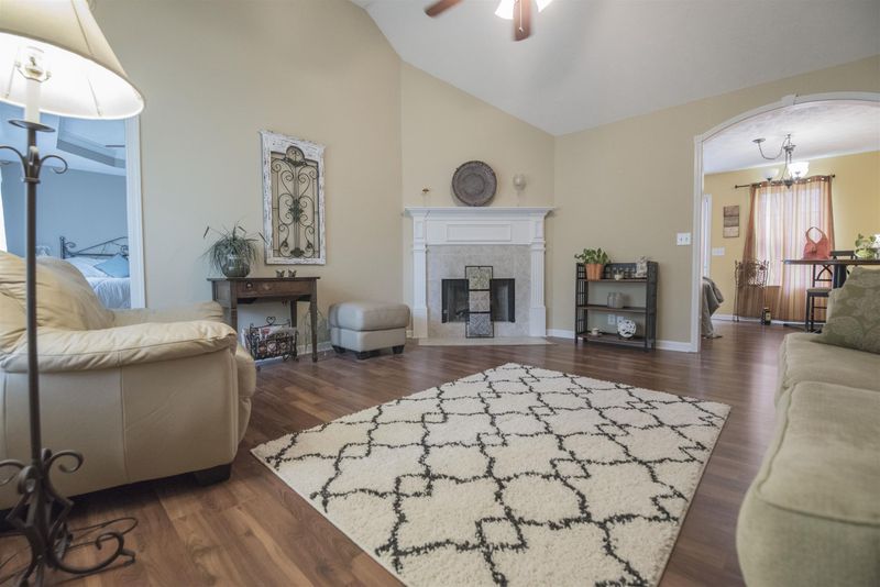 202 Gateway Dr, Murfreesboro, TN 37127