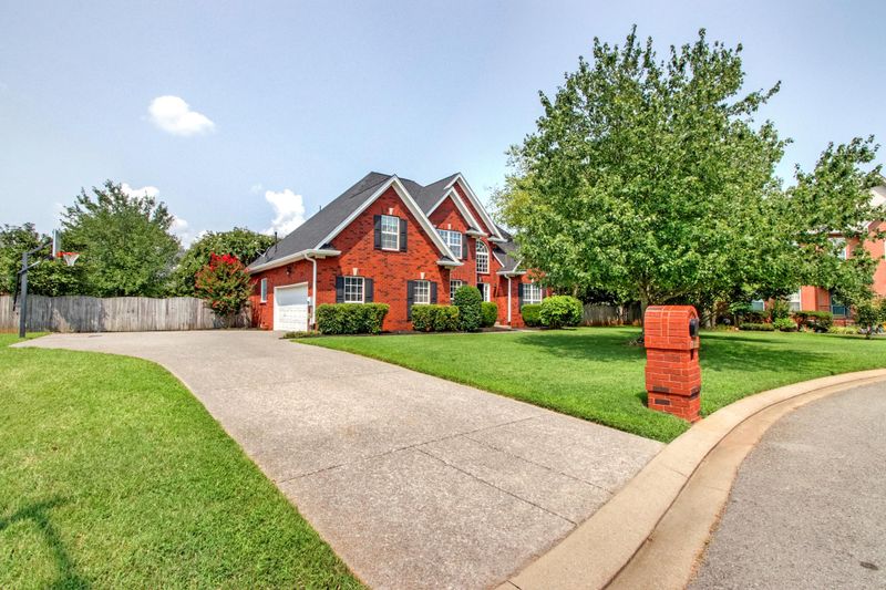 1706 Benjamin Dr, Murfreesboro, TN 37128