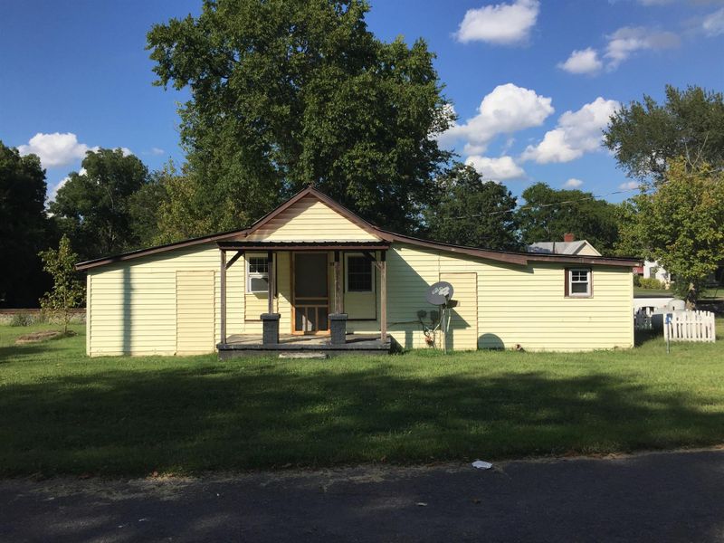 205 Main St, Adams, TN 37010