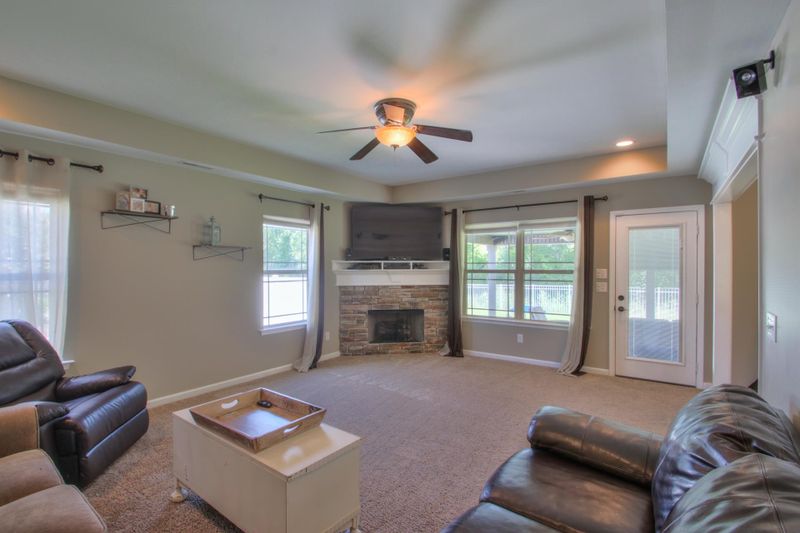 3232 Marion Davis Dr, Murfreesboro, TN 37129